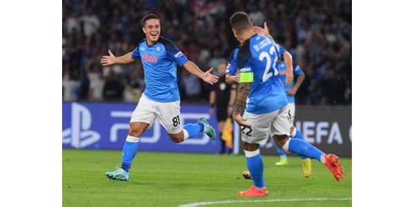 Napoli et Ajax différents styles d'esprit de football